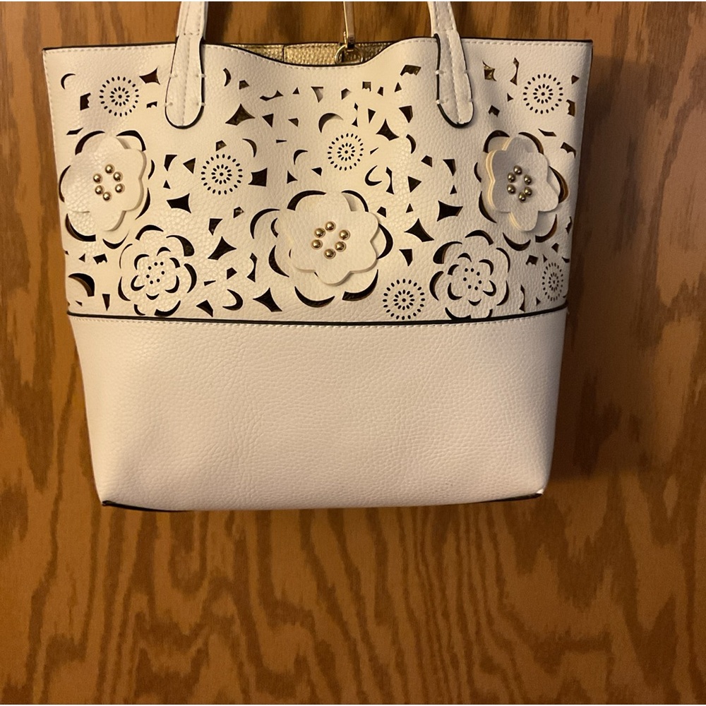 White Bag w/gold Clutch